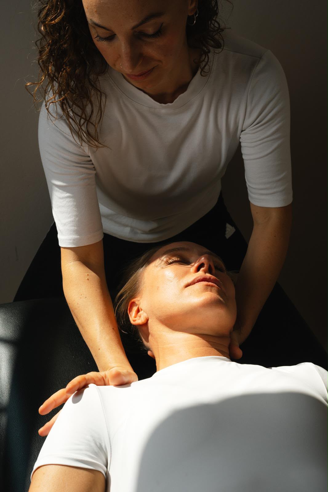 Trattamento di osteopatia allo studio VM Pilates